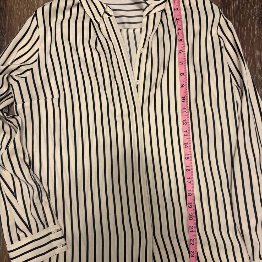 Large Express Black and White Striped Blouse with Long Sleeves - Picture 3 of 6